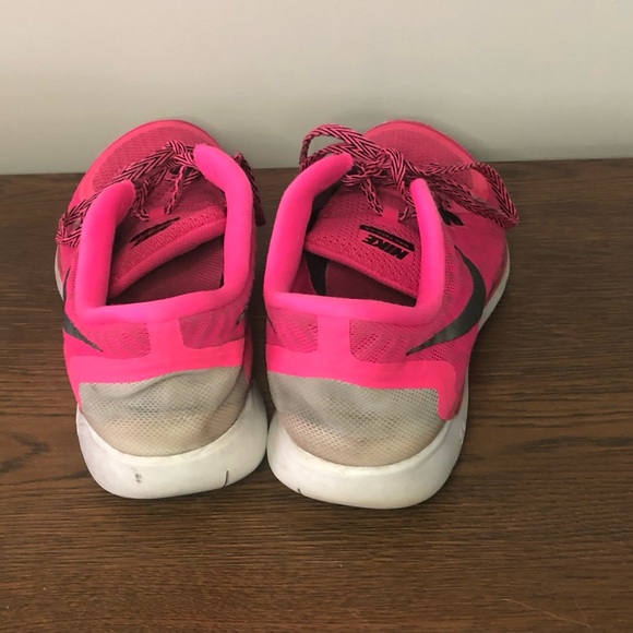 Two pairs of Pink youth Nike 6.5Y US - Picture 16 of 16